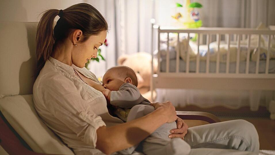 Stillen ist ein natürlicher Vorgang. Manchmal brauchen Mamis aber moralische Unterstützung. Stillen ist ein natürlicher Vorgang. Manchmal brauchen Mamis aber moralische Unterstützung.