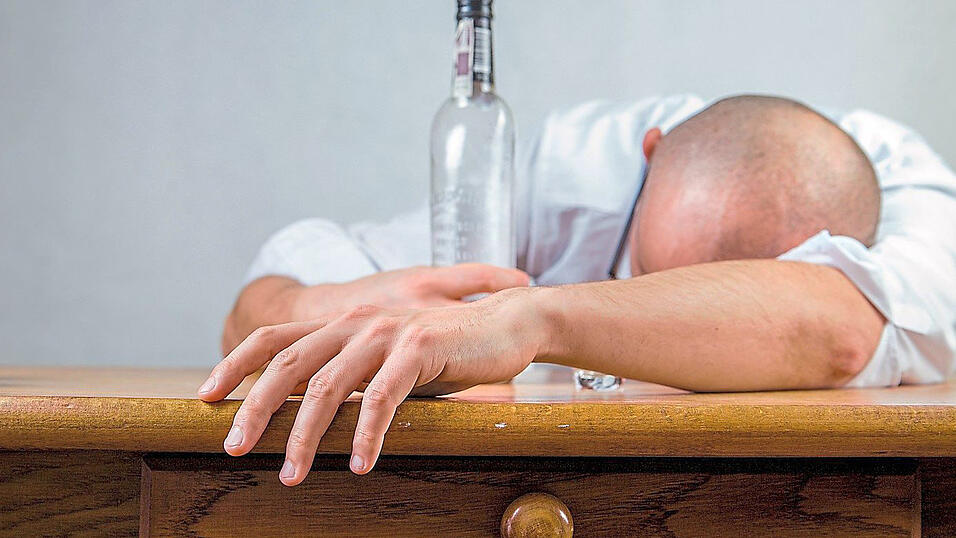 Viele trockene Alkoholiker hatten erst einen harten Kampf mit sich selbst, bevor sie von der Droge loskamen.