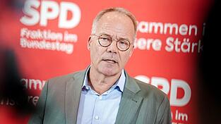 SPD-Fraktionschef Matthias Miersch warnt vor massivsten wirtschaftlichen Auswirkungen wegen der Blockade der Stra&szlig;e von Hormus. (Archivbild)