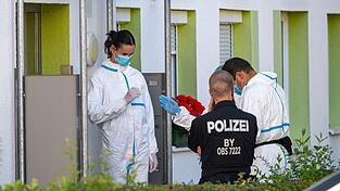 In dem Haus wurden die Leichen der Frau und ihres Sohnes gefunden. In dem Haus wurden die Leichen der Frau und ihres Sohnes gefunden.