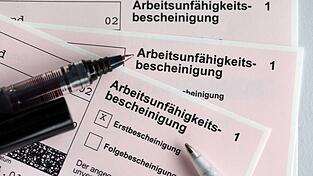 Der CDU-Arbeitnehmerflügel kritisiert die Pläne für strengere Krankmeldungen. Der CDU-Arbeitnehmerflügel kritisiert die Pläne für strengere Krankmeldungen.
