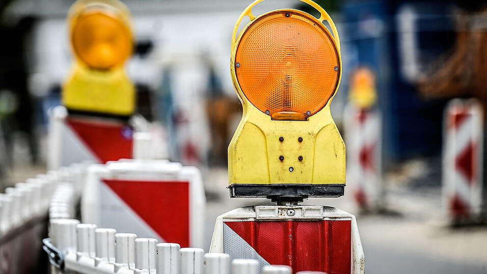 Die B20-Donaubrücke bei Straubing muss überprüft werden. (Symbolbild) Die B20-Donaubrücke bei Straubing muss überprüft werden. (Symbolbild)