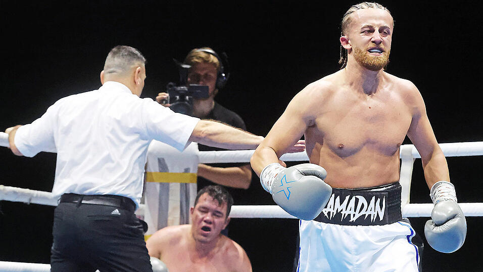 Der vorl&auml;ufige H&ouml;hepunkt: Im Januar besiegte Yunes Ramadan (rechts) Oscar Maximiliano James (Mitte) in der Landshuter Sparkassen-Arena per Knockout und krallte sich den internationalen WBF-Titel - der erste seiner noch jungen Profikarriere.