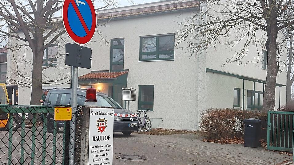 Die &Uuml;bermittlung des Wahllokals am Bauhof lie&szlig; am Bundestagswahlabend auf sich warten.