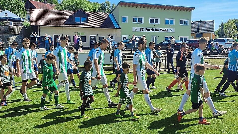 Die Zukunft marschiert mit der ersten Further Mannschaft ins Stadion. Mit einem brandneuen Vergütungssystem wollen die Drachenstädter das Nachwuchstraining verbessern.
