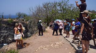 Bedenklich: An manchen Insta-Spots stehen sogar Vorrichtungen für das perfekte Foto bereit. Bedenklich: An manchen Insta-Spots stehen sogar Vorrichtungen für das perfekte Foto bereit.