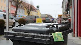 Die Mülltonnen im Gebiet des Abfallwirtschaftsverbands Isar-Inn könnten künftig wieder etwas mehr Gebühren verschlingen. Die Mülltonnen im Gebiet des Abfallwirtschaftsverbands Isar-Inn könnten künftig wieder etwas mehr Gebühren verschlingen.
