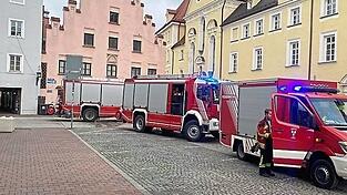 Mehrere Feuerwehrfahrzeuge waren im Einsatz am Freitag.
