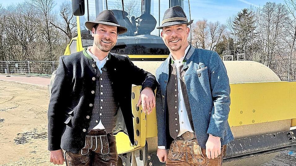 &bdquo;Tats&auml;chlich macht es noch Spa&szlig;!&ldquo;, trotz der vielen, teils unerwarteten Herausforderungen, die die beiden Festwirte Michael M&uuml;hlbauer junior (links) und Markus Sp&auml;th nicht nur auf der (bisherigen Baustelle) Festwiese zu stemmen haben.