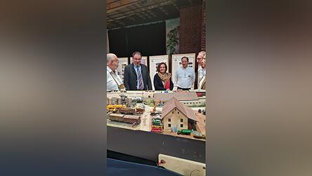 Besuch vom Schirmherrn: Staatssekret&auml;r Martin Sch&ouml;ffel (zweiter v.l.) war einer der h&ouml;chsten G&auml;ste in der Ausstellung &bdquo;Bockerl fahr zua&ldquo;.