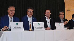 Die HVG ist gut ger&uuml;stet f&uuml;r den schwierigen Hopfenmarkt: (v.l.) Aufsichtsratsvorsitzender Adolf Schapfl, Vorstandsvorsitzender Erich Lehmair, die Vorstandsmitglieder Johannes Stampfl und Carlos Ruiz, Jens Glaser vom Genossenschaftsverband sowie die Vorstandsmitglieder Gudrun H&ouml;fter und Wolfgang Ruther.
