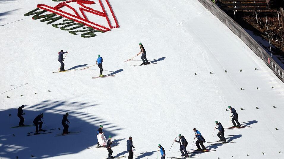 Oberstdorf muss sich mit einer Entscheidung &uuml;ber seine Kandidatur f&uuml;r die Ski-WM 2031 noch gedulden. (Archivbild)