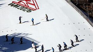 Oberstdorf muss sich mit einer Entscheidung &uuml;ber seine Kandidatur f&uuml;r die Ski-WM 2031 noch gedulden. (Archivbild)