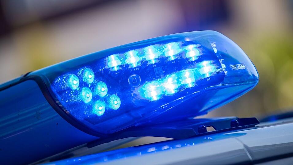 Der mutma&szlig;liche T&auml;ter lie&szlig; sich nach Eintreffen der Polizei widerstandslos festnehmen. (Symbolbild)