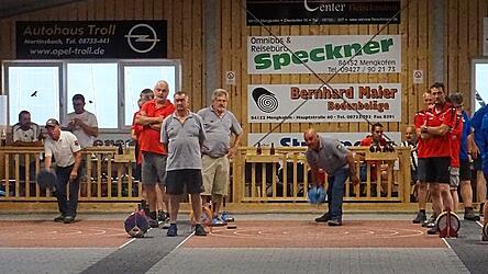 In der Stocksporthalle kehrt wieder Leben ein.