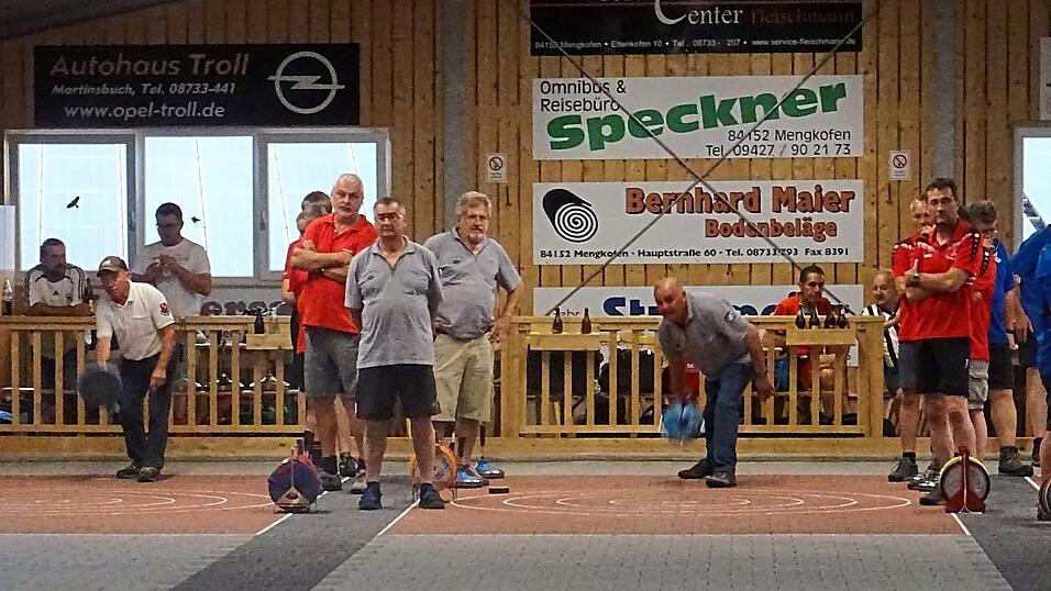 In der Stocksporthalle kehrt wieder Leben ein. In der Stocksporthalle kehrt wieder Leben ein.