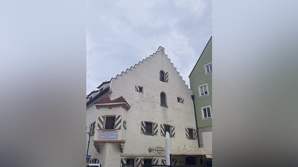 Das Haus pr&auml;gt das Bild des Steinmarkts seit Jahrhunderten. Dass es zum Verkauf steht, hat zun&auml;chst keine Auswirkung auf die Mieter.