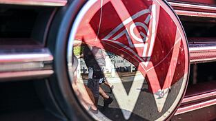 Volkswagen hat eine Reihe von Tarifverträgen gekündigt. (Archivbild) Volkswagen hat eine Reihe von Tarifverträgen gekündigt. (Archivbild)