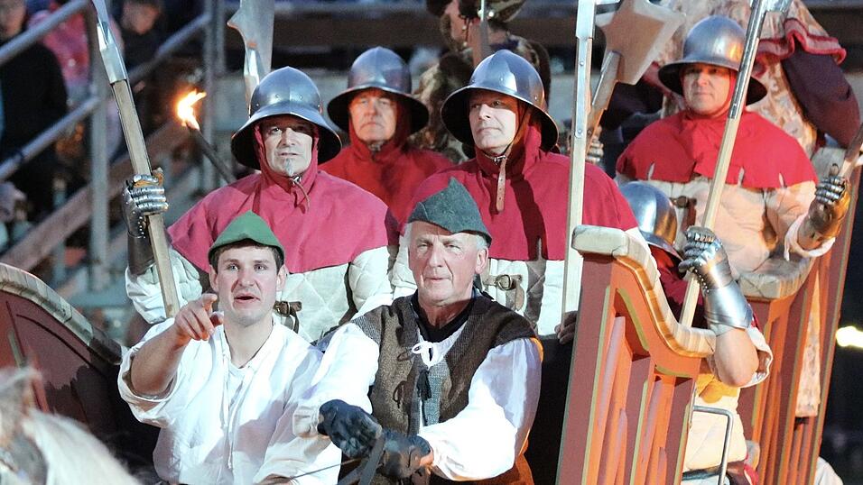 Eindr&uuml;cke von der Gruppe 'blau', die am Freitagabend die Drachenstich-Premiere gespielt hat.