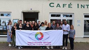 Ein Teil der Organisatoren und Veranstalter präsentierten am Montag im Café International das Programm der 38. Interkulturellen Wochen.