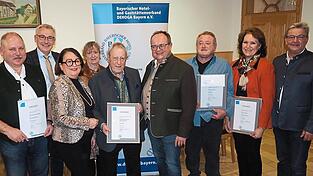 Langjährige treue Mitglieder und Betriebe wurden ausgezeichnet. Langjährige treue Mitglieder und Betriebe wurden ausgezeichnet.