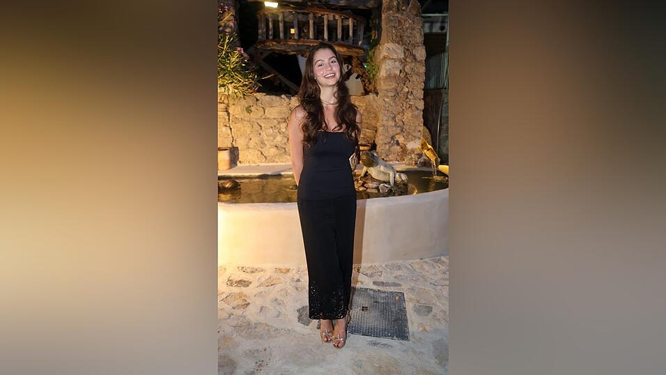 Carys Douglas, Tochter der Schauspieler Catherine Zeta-Jones und Michael Douglas, begleitete ihren Vater bei der feierlichen Ernennung zum 'Ehrenbotschafter' Mallorcas. Carys Douglas, Tochter der Schauspieler Catherine Zeta-Jones und Michael Douglas, begleitete ihren Vater bei der feierlichen Ernennung zum 'Ehrenbotschafter' Mallorcas.