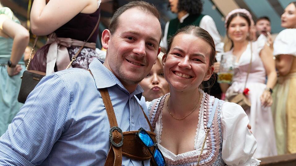 Die Partybilder vom Samstag, 8. August, aus dem Festzelt Wenisch. Die Partybilder vom Samstag, 8. August, aus dem Festzelt Wenisch.