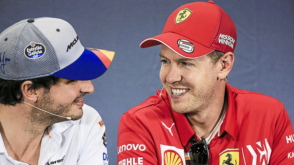Gegenseitig sympathisch scheinen sich der Spanier Carlos Sainz jr. (l.), aktuell noch bei McLaren unter Vertrag, und der Deutsche Sebastian Vettel zumindest bisher gewesen zu sein. Wie das allerdings aussieht, nachdem der 25-Jährige dem vierfachen Weltmeister quasi das Ferrari-Cockpit weggeschnapt hat, darüber kann man nur spekulieren. Und auch über Vettels Zukunftspläne ist zumindest offiziell nichts bekannt. Gegenseitig sympathisch scheinen sich der Spanier Carlos Sainz jr. (l.), aktuell noch bei McLaren unter Vertrag, und der Deutsche Sebastian Vettel zumindest bisher gewesen zu sein. Wie das allerdings aussieht, nachdem der 25-Jährige dem vierfachen Weltmeister quasi das Ferrari-Cockpit weggeschnapt hat, darüber kann man nur spekulieren. Und auch über Vettels Zukunftspläne ist zumindest offiziell nichts bekannt.
