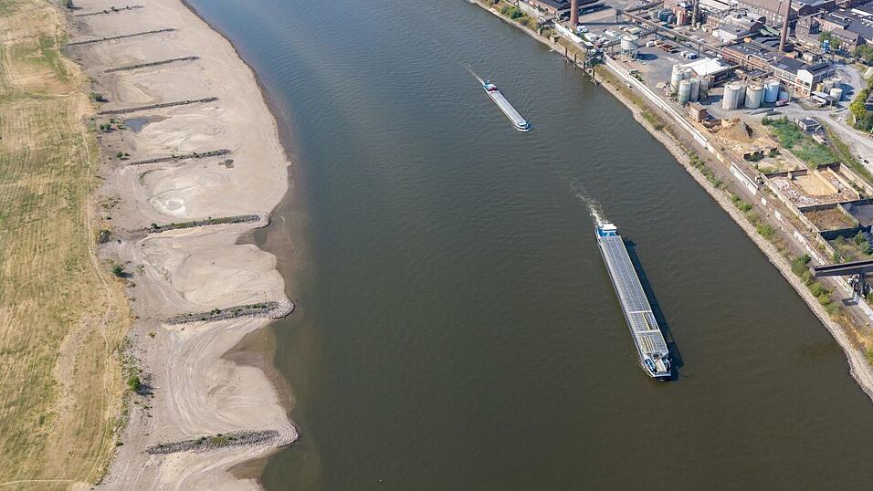 Seit Wochen führt der Rhein zu wenig Wasser. (Archivbild) Seit Wochen führt der Rhein zu wenig Wasser. (Archivbild)