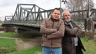 Vollsperrung oder Teilsperrung? LZ-Redaktionsleiter Johannes Bäumel (l.) und LZ-Redakteur Alexander Praxl sind hier unterschiedlicher Meinung.