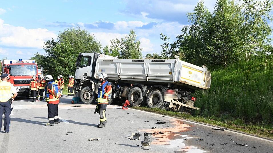 Bei dem Unfall war ein Lastwagen beteiligt. 