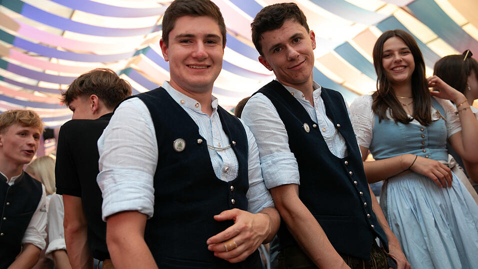 Die Partybilder vom Montag, 11. August, aus dem Festzelt Wenisch. Die Partybilder vom Montag, 11. August, aus dem Festzelt Wenisch.