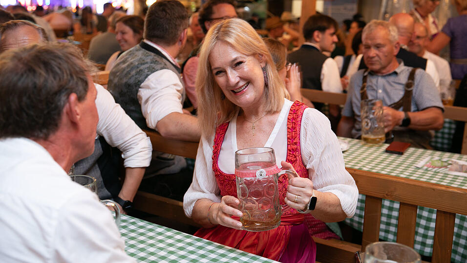 Echte Blasmusikfans lie&szlig;en sich auch den zweiten Auftritt in Folge am Dienstagabend nicht entgehen.