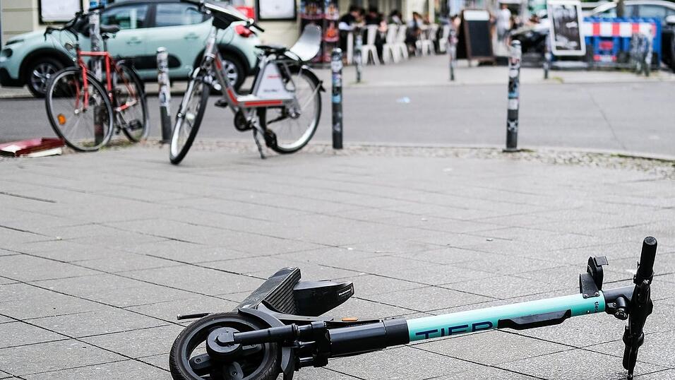 Eine Mehrheit will strengere Regeln für E-Scooter. (Symbolbild) Eine Mehrheit will strengere Regeln für E-Scooter. (Symbolbild)