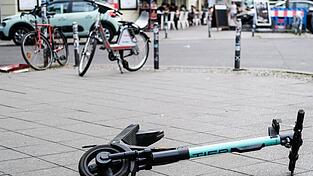 Eine Mehrheit will strengere Regeln f&uuml;r E-Scooter. (Symbolbild)