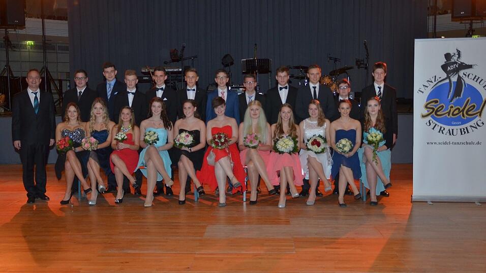 Die Bilder vom Abschlussball der Tanzschule Seidel in der Fraunhofer-Halle am 28. November. Die Bilder vom Abschlussball der Tanzschule Seidel in der Fraunhofer-Halle am 28. November.