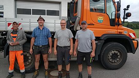 Von links: Joaquim Rodrigues ist Schreiner am Stallwanger Bauhof, Bauhofleiter Rudi Stegbauer ist selbst ausgebildeter Schreiner und Zimmerer, Rainer Vielreicher ist ebenso Schreiner und Christian Stahl ist Mechaniker. Von links: Joaquim Rodrigues ist Schreiner am Stallwanger Bauhof, Bauhofleiter Rudi Stegbauer ist selbst ausgebildeter Schreiner und Zimmerer, Rainer Vielreicher ist ebenso Schreiner und Christian Stahl ist Mechaniker.