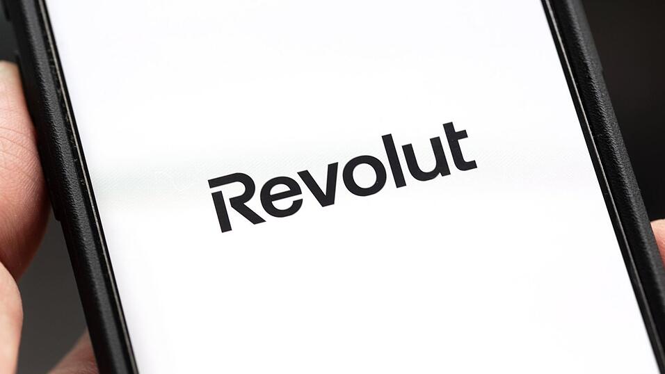 Die britische Bank Revolut hat keine Filialen, bietet aber hohe Zinsen - und wird höher bewertet als die Deutsche Bank (Archivbild) Die britische Bank Revolut hat keine Filialen, bietet aber hohe Zinsen - und wird höher bewertet als die Deutsche Bank (Archivbild)
