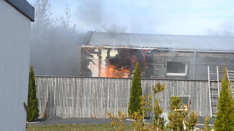 In einer Asylunterkunft in Vilsbiburg ist ein Brand ausgebrochen. In einer Asylunterkunft in Vilsbiburg ist ein Brand ausgebrochen.