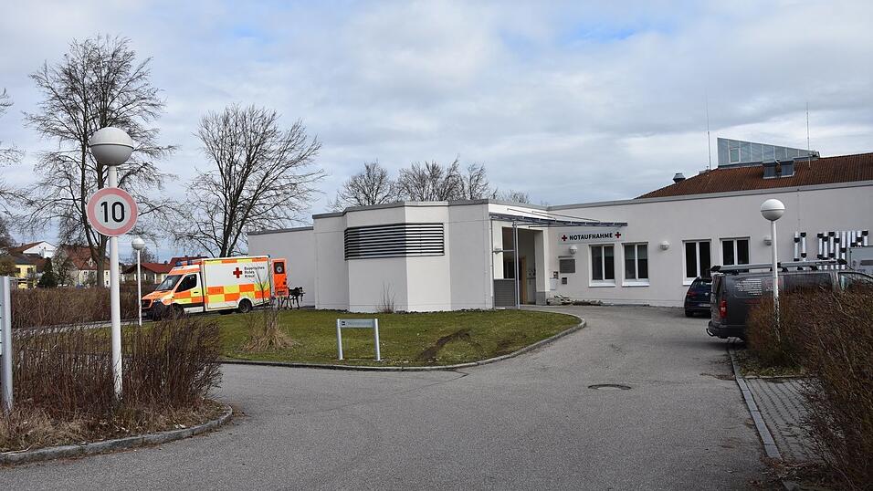 Wie soll das zukünftige Leistungsangebots eines sektorenübergreifenden Versorgungszentrums aussehen? Um die Ilmtalklinik Mainburg ranken sich derzeit viele offene Fragen wie die Notfallversorgung. Wie soll das zukünftige Leistungsangebots eines sektorenübergreifenden Versorgungszentrums aussehen? Um die Ilmtalklinik Mainburg ranken sich derzeit viele offene Fragen wie die Notfallversorgung.