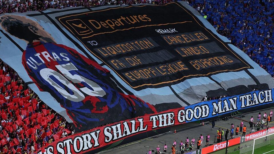 Die Fans von Palace zeigten eine Choreo vor dem Anpfiff. Die Fans von Palace zeigten eine Choreo vor dem Anpfiff.