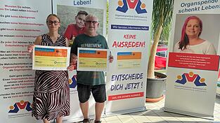 3. B&uuml;rgermeisterin Daniela Lemberger und Wolfgang Rie&szlig;elmann vom Gesundheitsamt Cham freuen sich, dass die Wanderausstellung zu diesem wichtigen Thema in Lam Station macht.