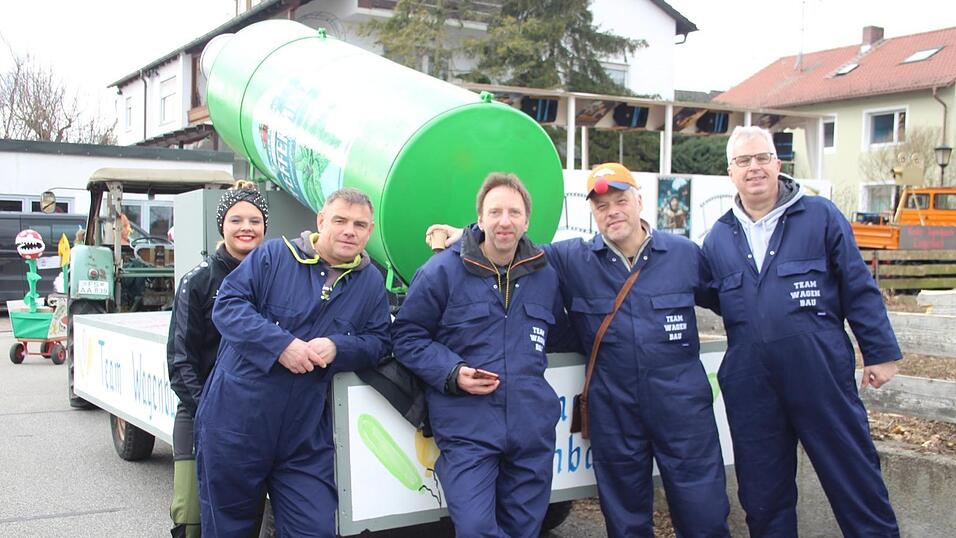 Viele Faschings-Fans haben sich am Samstag den Umzug in Langenbach angesehen. Viele Faschings-Fans haben sich am Samstag den Umzug in Langenbach angesehen.