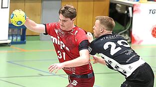 Das wird kn&uuml;ppelhart: Die TGL um Andreas Kagerer (li.) muss sich auf die aggressive Abwehr des TSV Rothenburg einstellen.