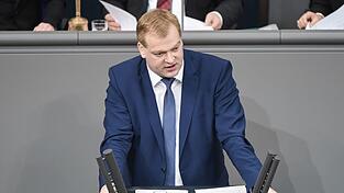 Stegemann hatte erst vor wenigen Tagen in der Debatte über Pflegekosten mit der Forderung Aufsehen erregt, dass auch Wohneigentum herangezogen werden sollte. (Archivbild) Stegemann hatte erst vor wenigen Tagen in der Debatte über Pflegekosten mit der Forderung Aufsehen erregt, dass auch Wohneigentum herangezogen werden sollte. (Archivbild)