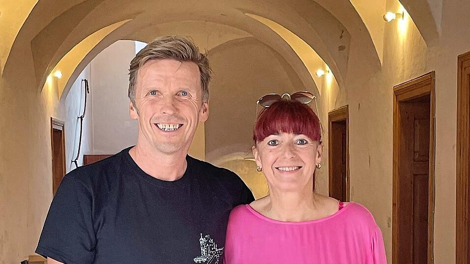 KULT-Mitorganisator Helmut Harlander und die diesjährige Kuratorin Sibylle Sperka freuen sich auf zahlreiche Besucher und inspirierende Gespräche. KULT-Mitorganisator Helmut Harlander und die diesjährige Kuratorin Sibylle Sperka freuen sich auf zahlreiche Besucher und inspirierende Gespräche.