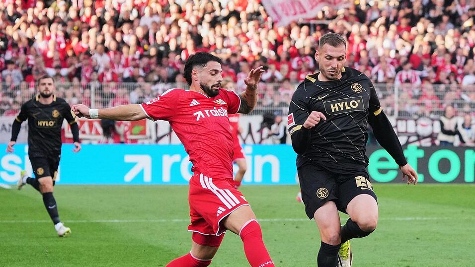 Offensiv taten sich beide Teams schwer. Offensiv taten sich beide Teams schwer.