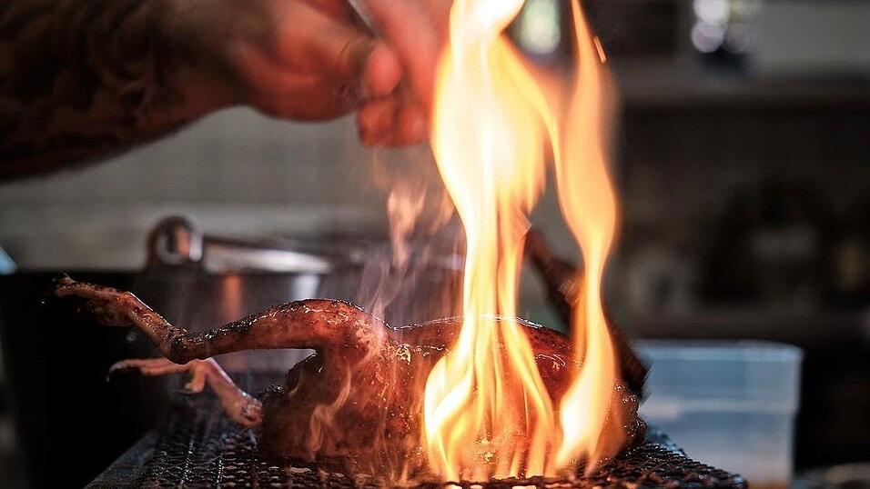 Hitze und Druck sind nicht die einzigen Extrembedingungen, unter denen Sternek&ouml;che arbeiten m&uuml;ssen. Der wahre Kampf findet oft im Inneren statt.