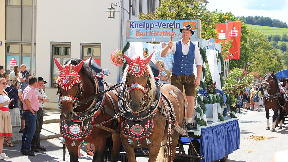 Der 35. Rosstag in Bad K&ouml;tzting. Bilder vom Festumzug &bdquo;Landwirtschaft und Handwerk von damals&ldquo;.
