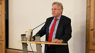 Hans-Georg Maa&szlig;en sprach in Sossau &uuml;ber fehlende Meinungsfreiheit und was aus seiner Sicht alles falsch l&auml;uft.